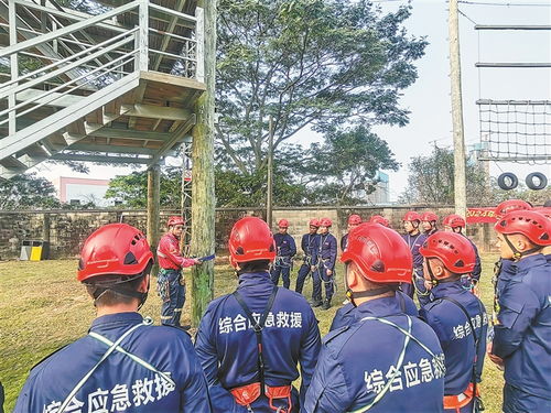 以練為戰(zhàn) 礪精兵——龍華區(qū)森防綜合應(yīng)急救援隊伍開展山地及水域救援技術(shù)培訓(xùn)